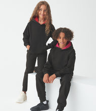 Laden Sie das Bild in den Galerie-Viewer, AWDis Kids Varsity Hoodie