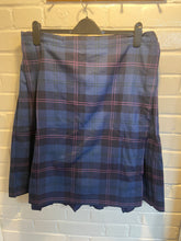 Charger l&#39;image dans la galerie, Pre-Loved Mayfield Grammar School Skirt